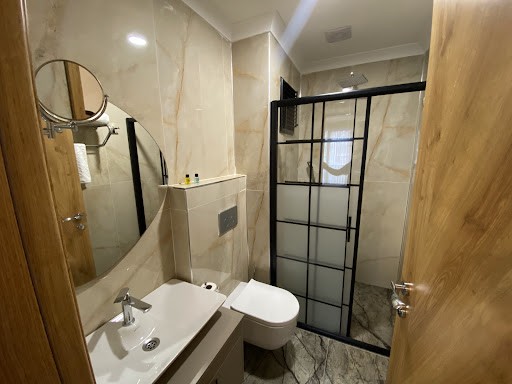 RENA GRAND RESİDENCE & SUİT